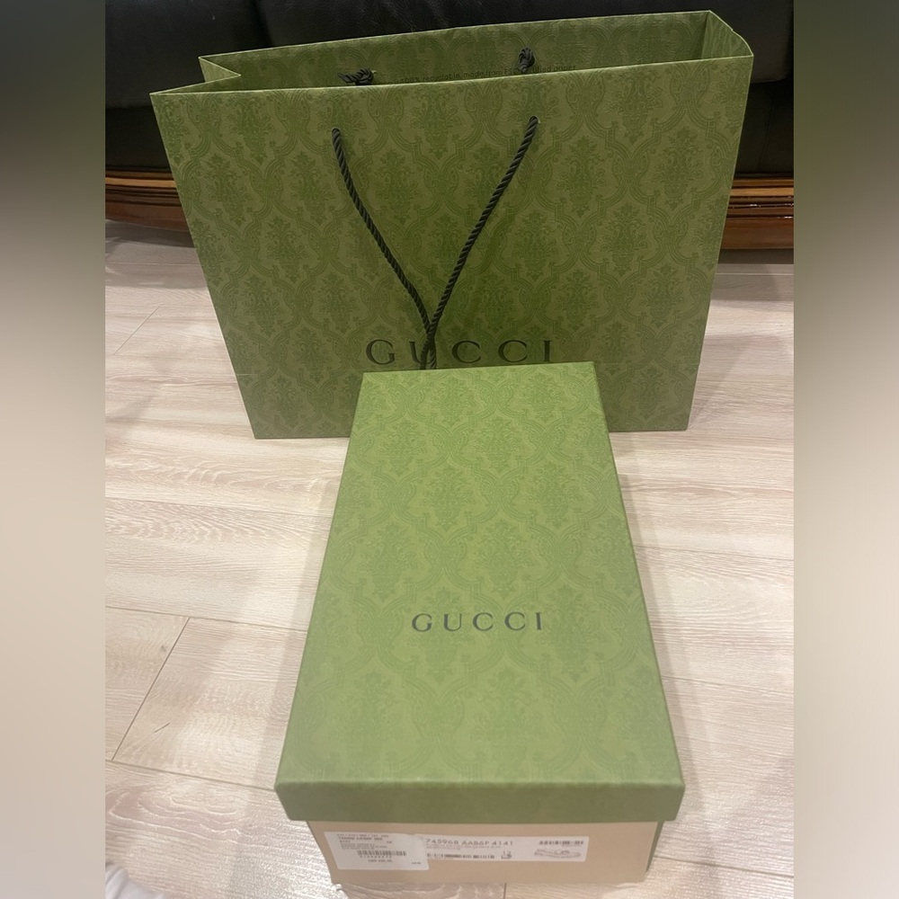 COPY - Gucci bag and box from a pair of shoes - Picture 2 of 2